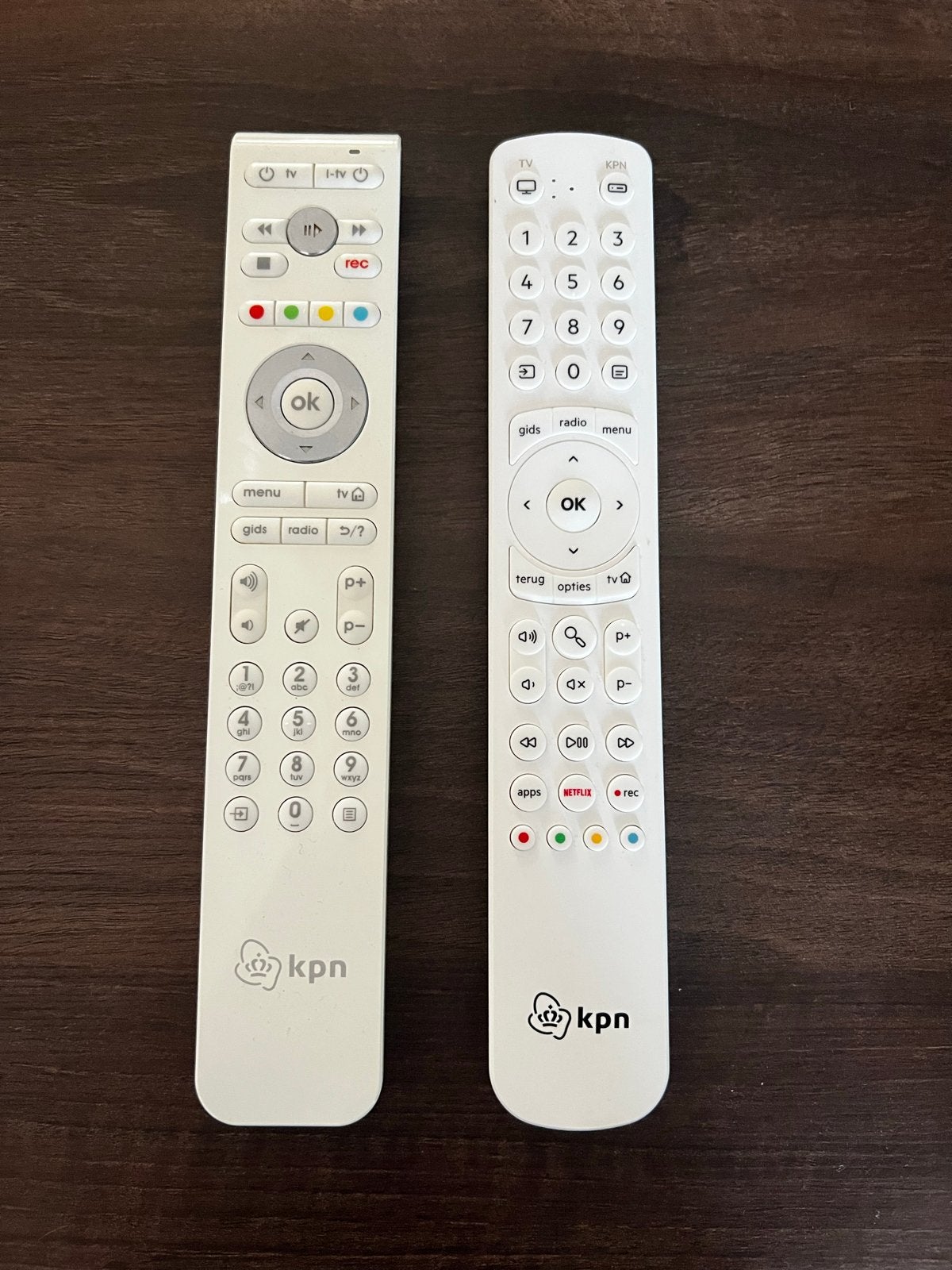 KPN afstandsbedieningen (2 stuks) voor TV en ontvanger, Gebruikt, Tv, Ophalen of Verzenden, Origineel