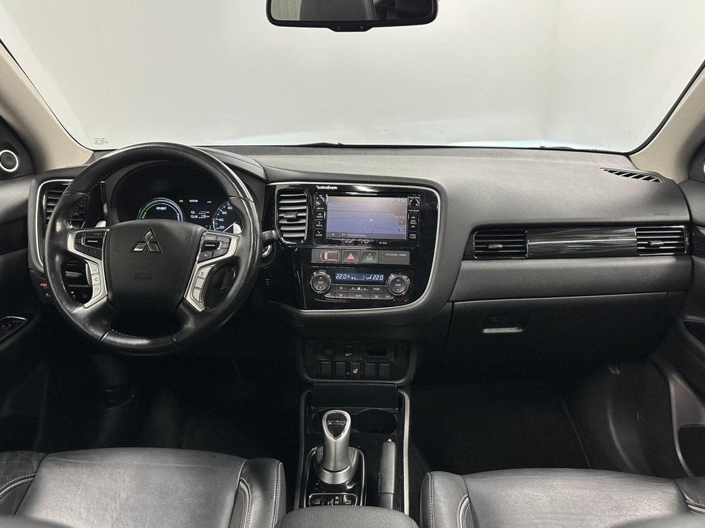 Mitsubishi Outlander 2.0 PHEV Executive Edition CAMERA LEER, Auto's, Mitsubishi, 1998 cc, 4 cilinders, Met garantie (alle), 1820 kg