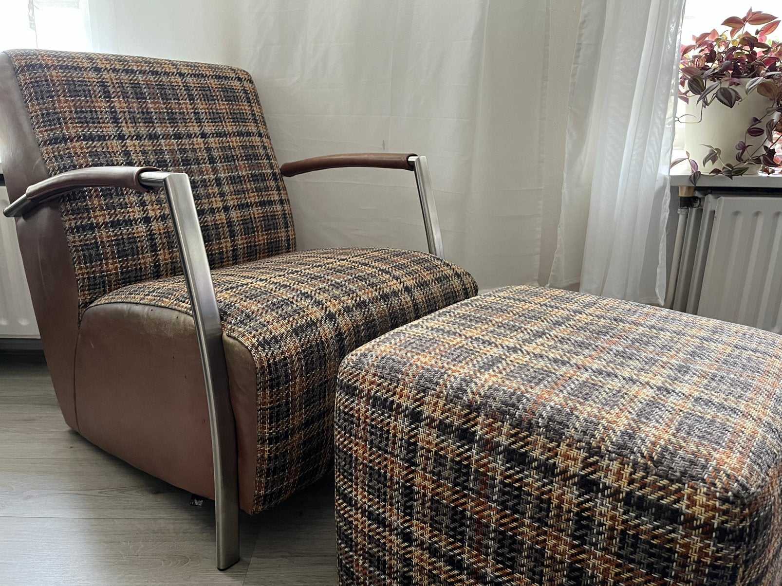 2x Montel Suzy Fauteuil Met Matchende Poef, Ophalen, Leer, 75 tot 100 cm, Zo goed als nieuw
