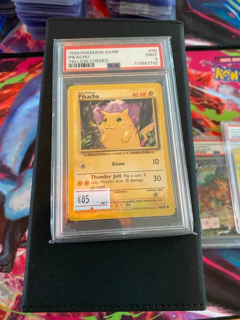 PSA 9 Mint 1999 Pokémon Pikachu Yellow Cheeks #58, Ophalen of Verzenden, Zo goed als nieuw, Losse kaart