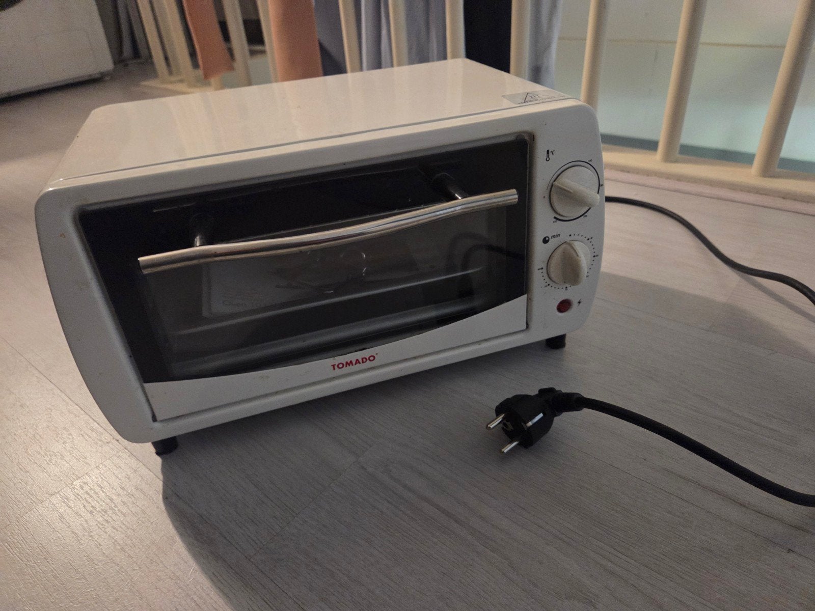 Tomado Mini-oven TM-2402 - 10 liter, Minder dan 45 cm, Minder dan 45 cm, Ophalen of Verzenden, Vrijstaand