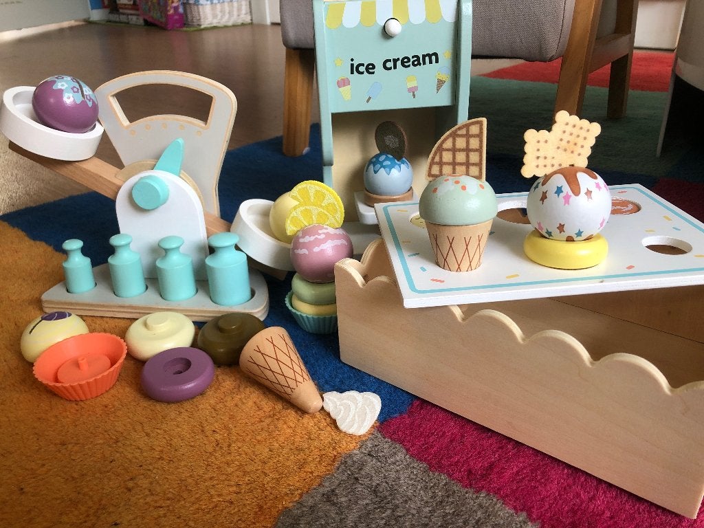 Houten speelgoed, ijsjes maken & verkopen, Kinderen en Baby's, Speelgoed | Houten speelgoed, Ophalen of Verzenden, Zo goed als nieuw