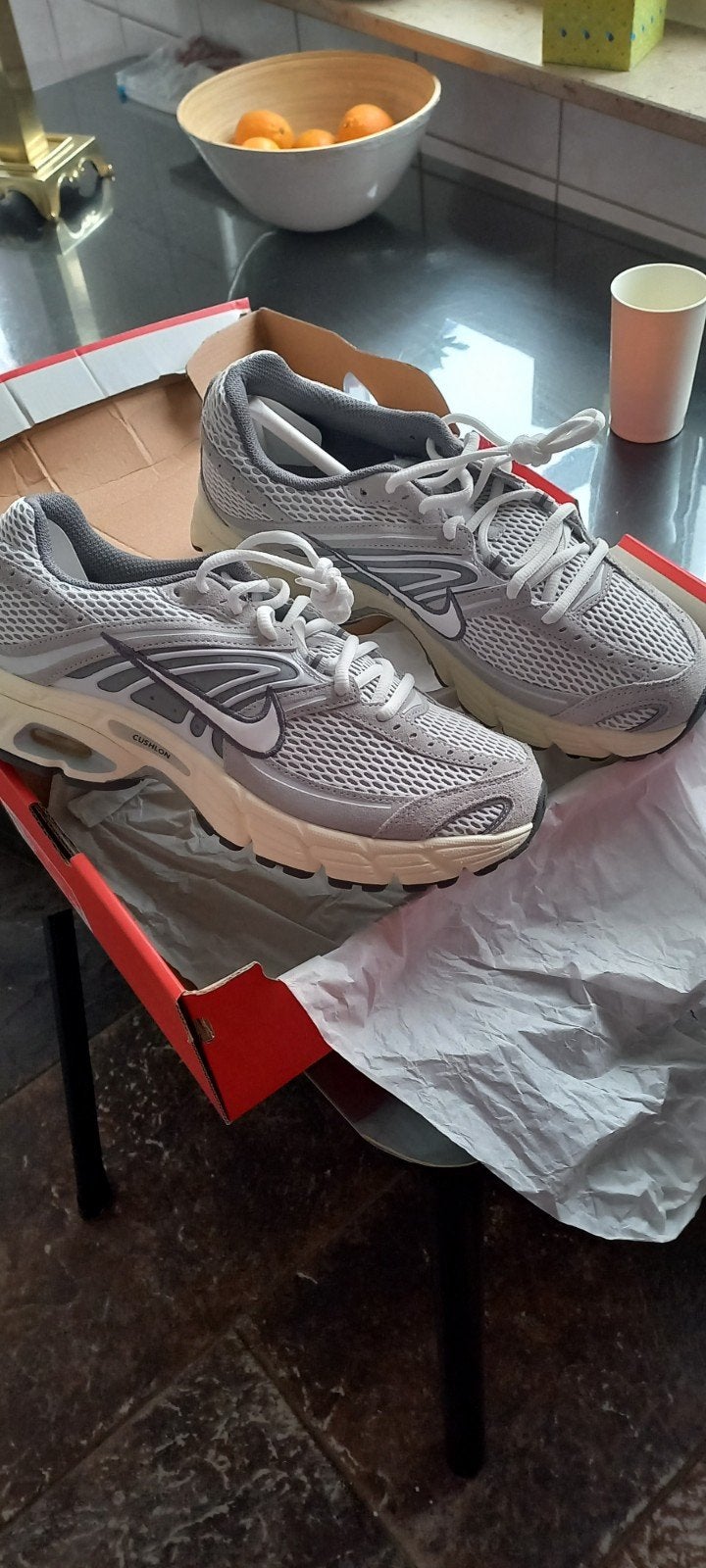Nike Air Max sneakers - Grijs maat 43, Sport en Fitness, Loopsport en Atletiek, Nieuw, Ophalen