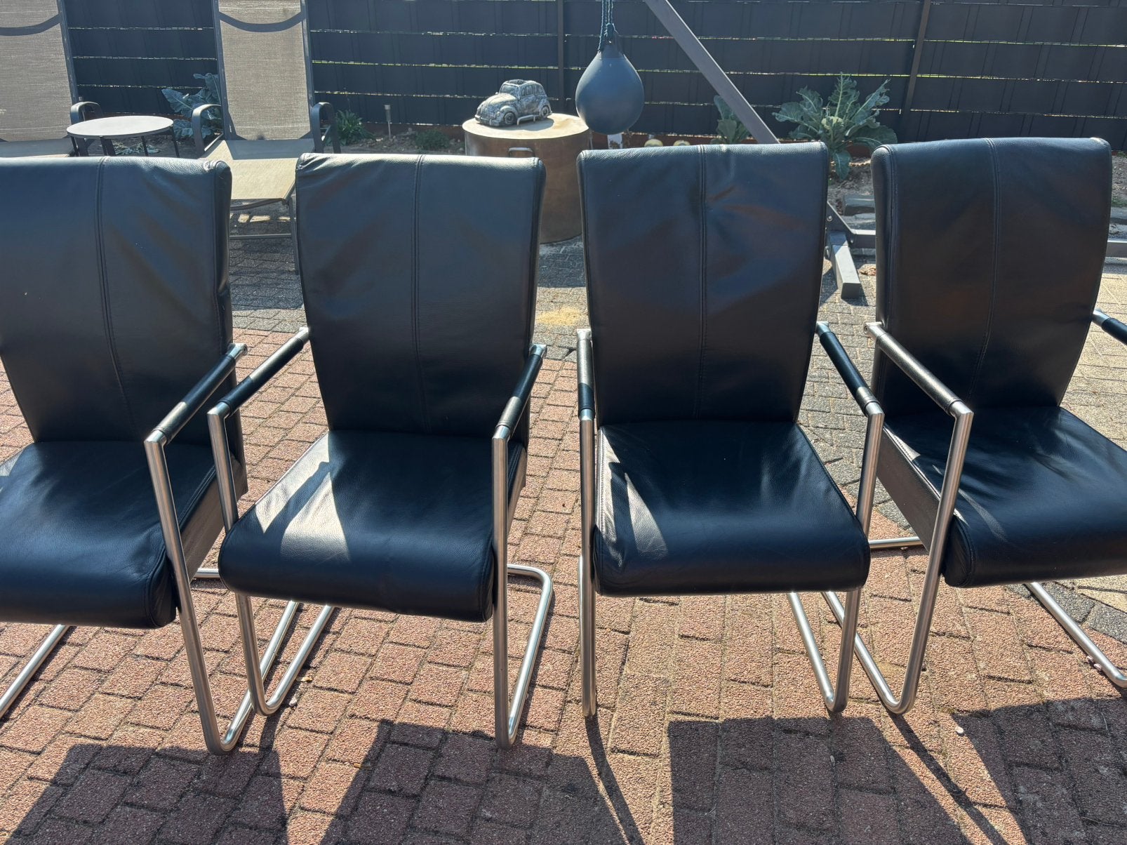 4 eetkamer stoelen leder, Ophalen, Zo goed als nieuw, Zwart