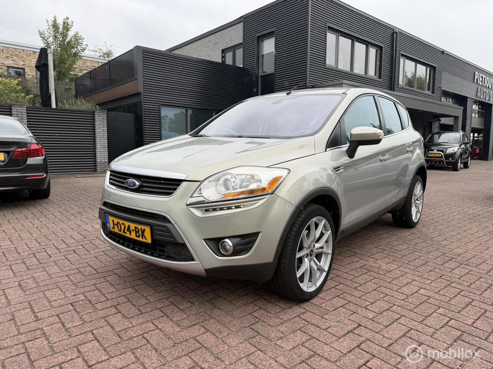 Ford Kuga 2.5 20V Trend Climate contr Trekh Nav 19"lm vlg Bo, Auto's, Automaat, Gebruikt, Zwart, 1553 kg