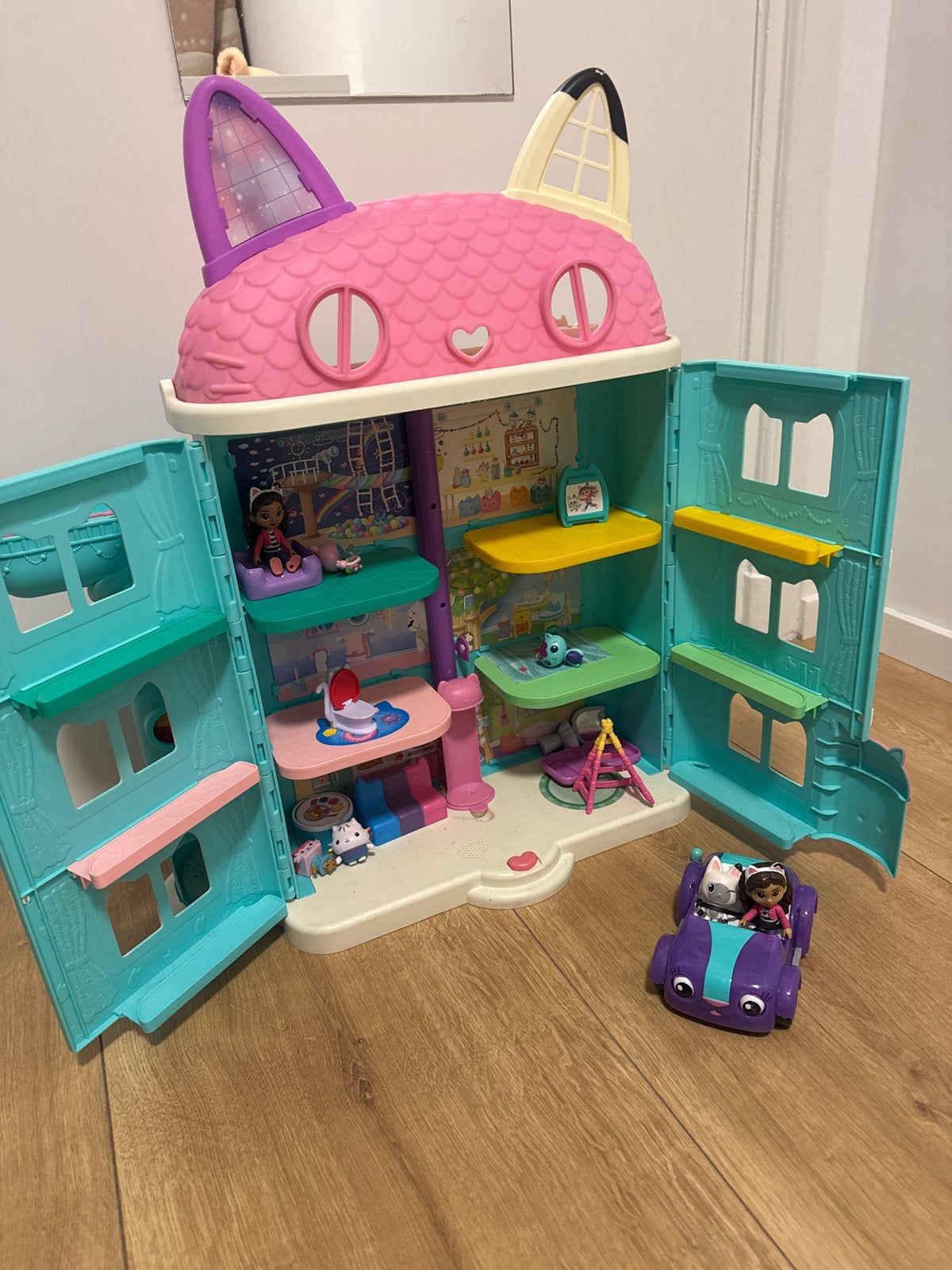 Gabby's Poppenhuis met accessoires en auto, Ophalen of Verzenden, Zo goed als nieuw, Overige typen