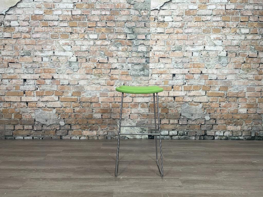 Cappellini Hi Pad Stool groen bij TheReSales, 60 tot 90 cm, Ophalen of Verzenden, Zo goed als nieuw, 1 kruk