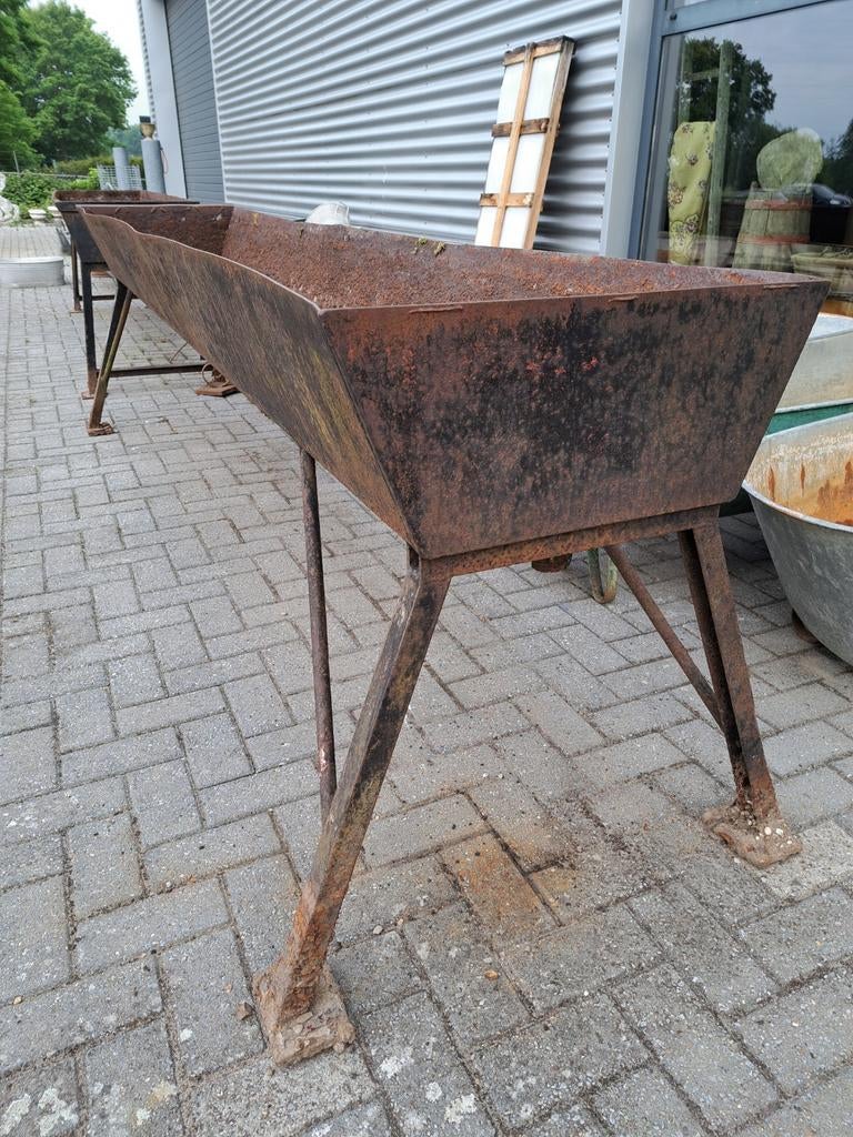 Grote Oude Stalen Voederbakken / Plantenbakken, Antiek en Kunst, Ophalen