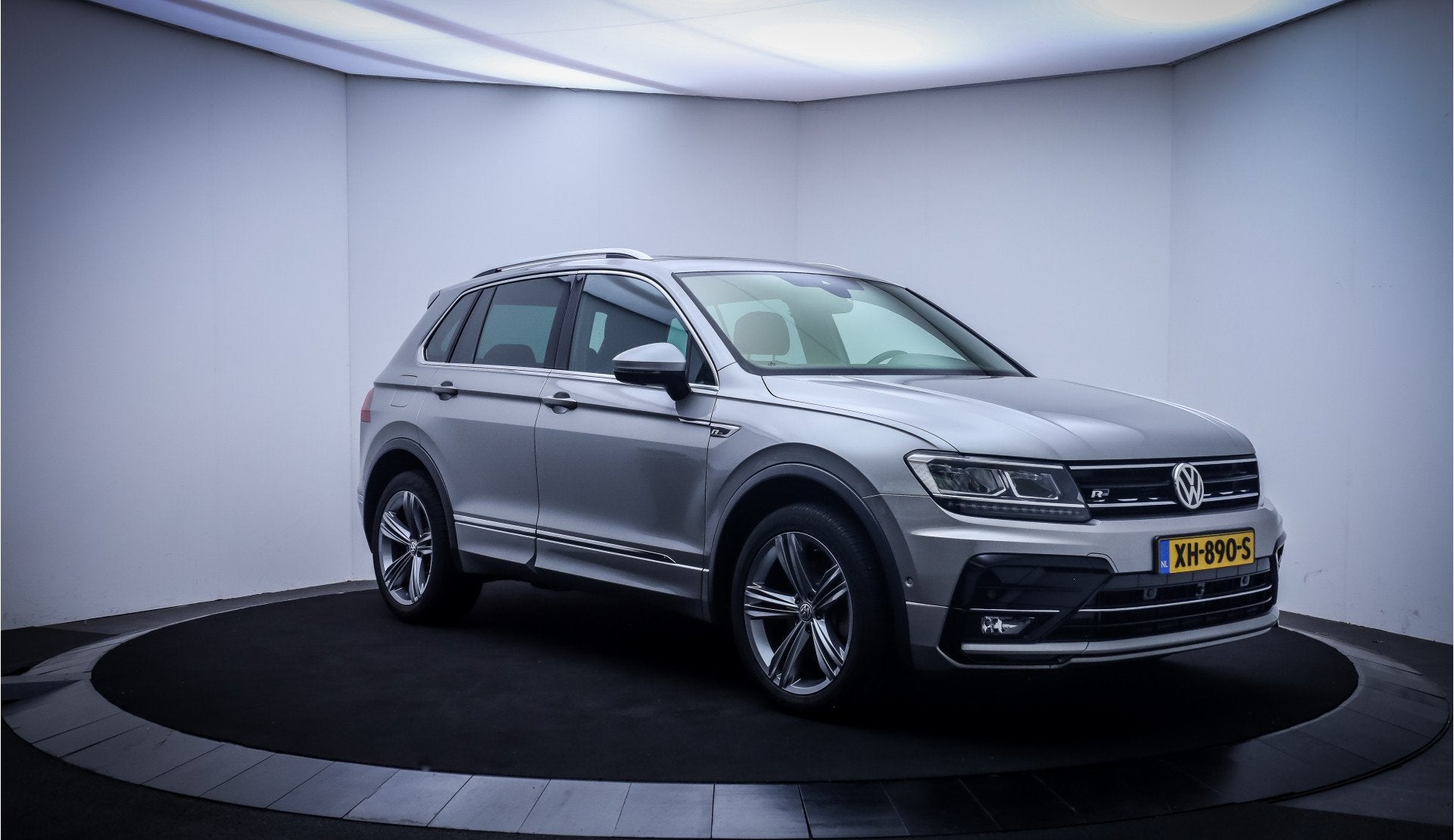 Volkswagen Tiguan 2.0 TSI 4Motion R LINE Highline Business P, 1984 cc, Origineel Nederlands, Bedrijf, Vierwielaandrijving
