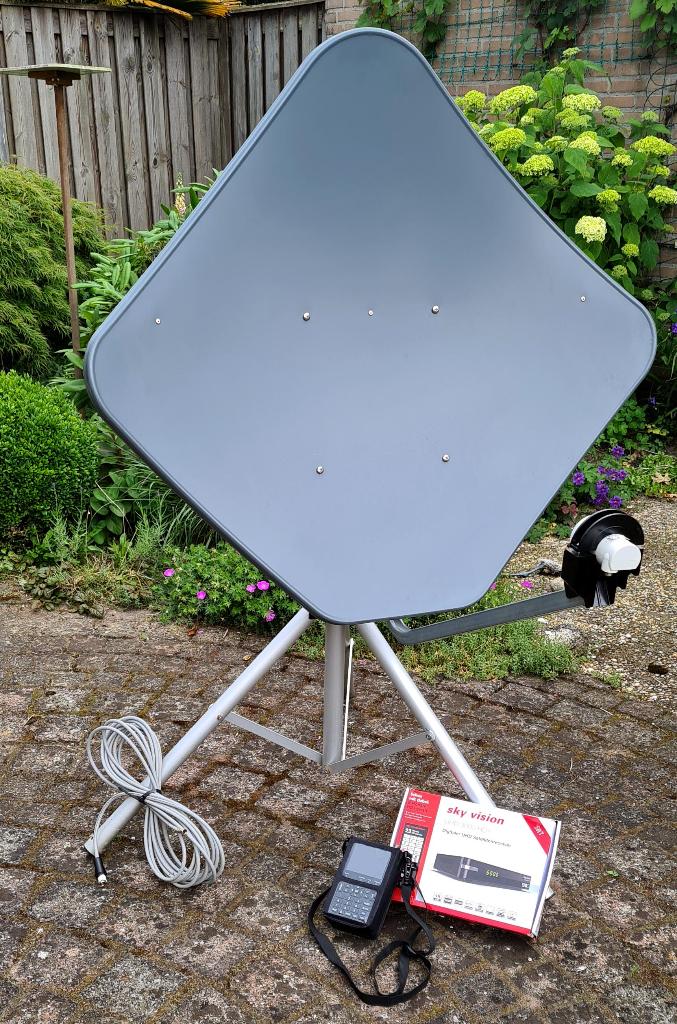 Complete set (schotel en decoder) voor satelliet ontvangst, Ophalen, Gebruikt, (Schotel)antenne, Overige merken