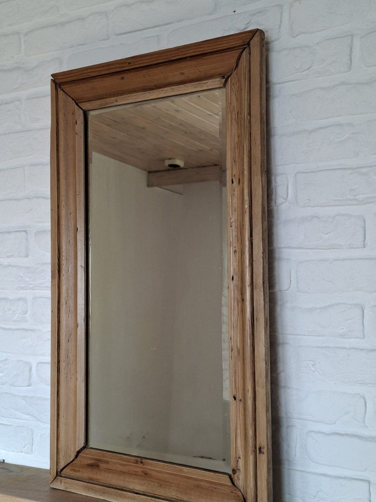 Vintage spiegel met brede grenen omlijsting, Antiek en Kunst, Ophalen, Rechthoekig, Minder dan 50 cm, Minder dan 100 cm
