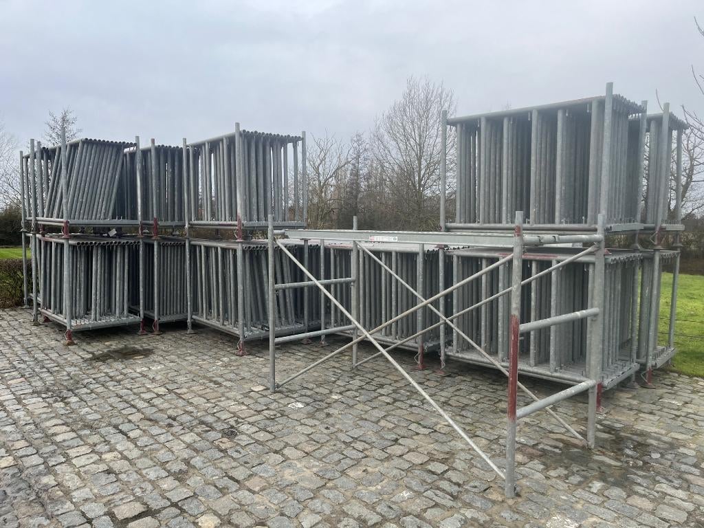 Enorme kwalitatieve goedkope steiger 700m2 slechts 12,5€/m2, Ophalen, Zo goed als nieuw, Gevelsteiger, 5 meter of hoger