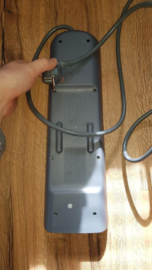 Stekkerdoos belkin 8 voudig., Doe-het-zelf en Verbouw, Elektra en Kabels, Ophalen of Verzenden, Zo goed als nieuw, Schakelaar