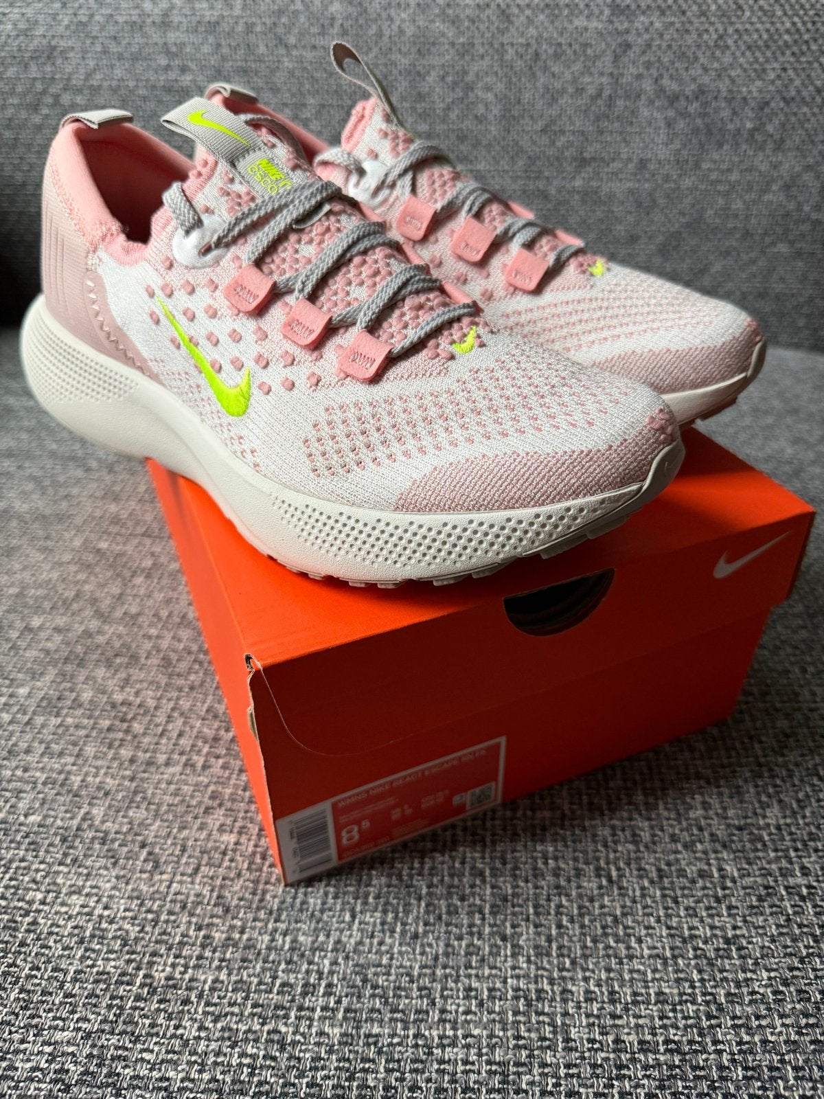 Nike React Escape RN Flyknit - Maat 40 (US 8.5 W) - Nieuw, Nieuw, Ophalen of Verzenden, Sneakers of Gympen, Roze