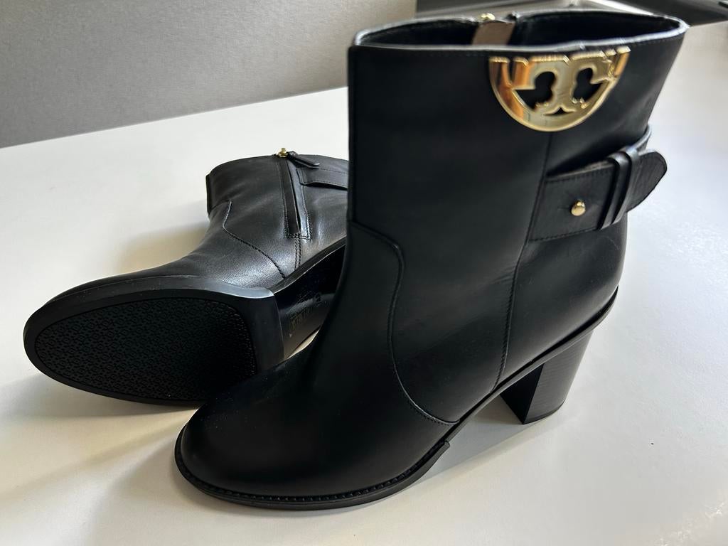 Tory Burch zwarte leren enkellaarzen met gouden logo, Kleding | Dames, Schoenen, Zwart, Lage of Enkellaarzen, Nieuw, Ophalen of Verzenden