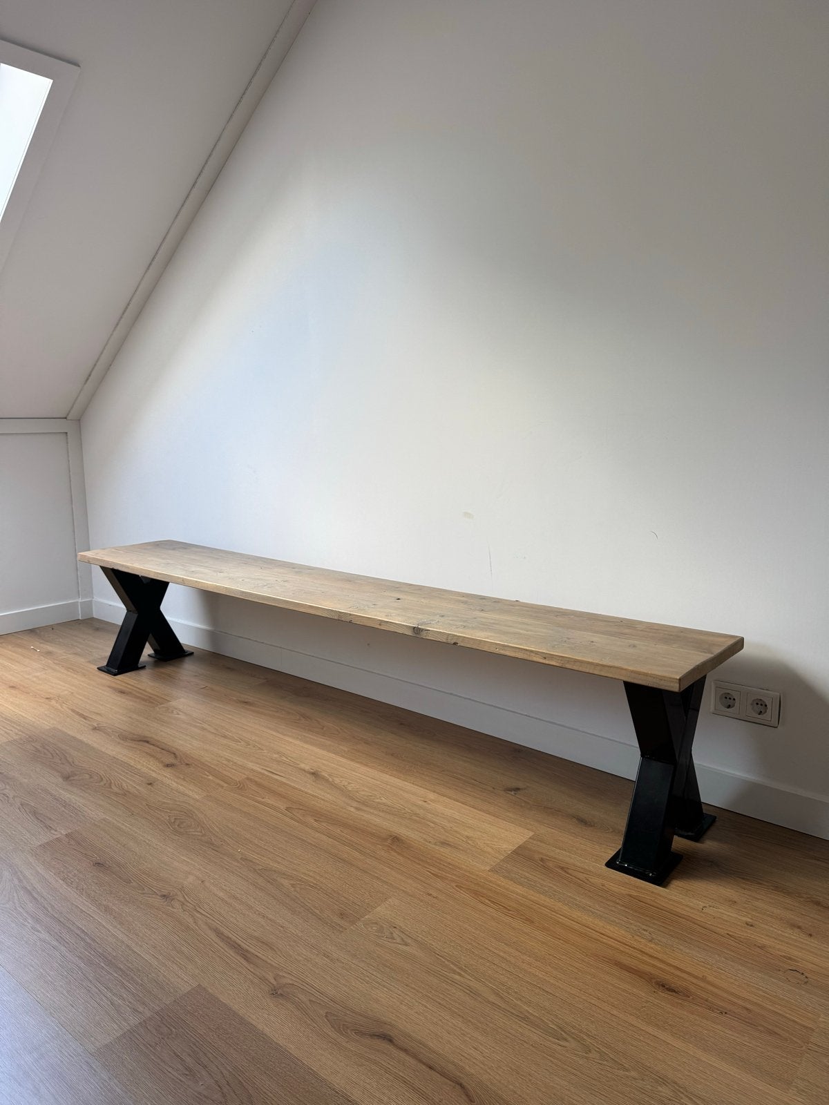 Robuuste houten bank met metalen X-poten, Huis en Inrichting, Stoelen, Ophalen, Gebruikt, Overige kleuren, Vijf, Zes of meer stoelen