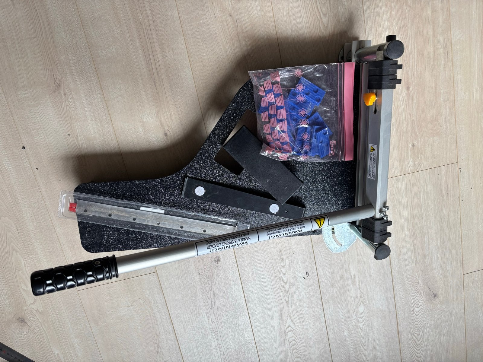 Laminaat knipper / snijder met leg set en extra mes, Ophalen, Zo goed als nieuw, Snijgereedschap, Overige merken