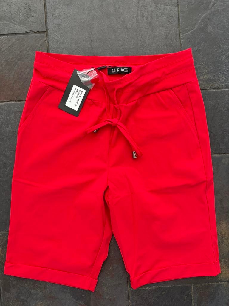 Dames korte broek Mi Piace nieuw rood travelstof, Kleding | Dames, Ophalen of Verzenden, Zo goed als nieuw, Rood, Kort