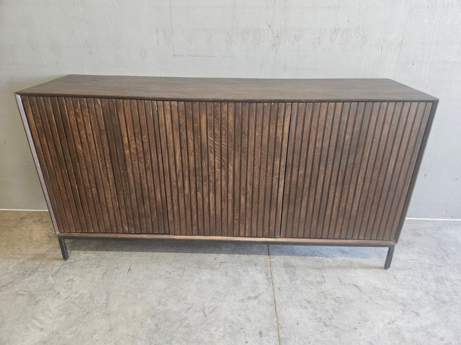 Dressoir van mangohout 165 cm lang, Ophalen, Zo goed als nieuw, 25 tot 50 cm, 150 tot 200 cm