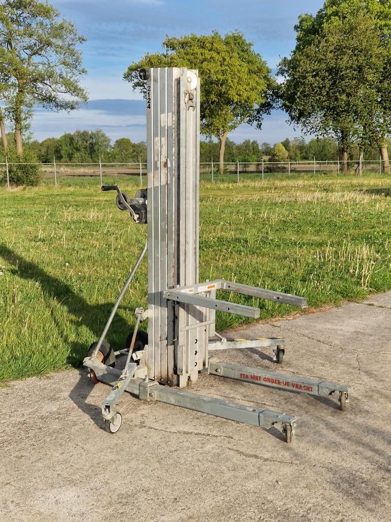 SUMNER 2124 materiaallift 7,5M kanaallift montagelift, Ophalen of Verzenden, Gebruikt, Handmatig