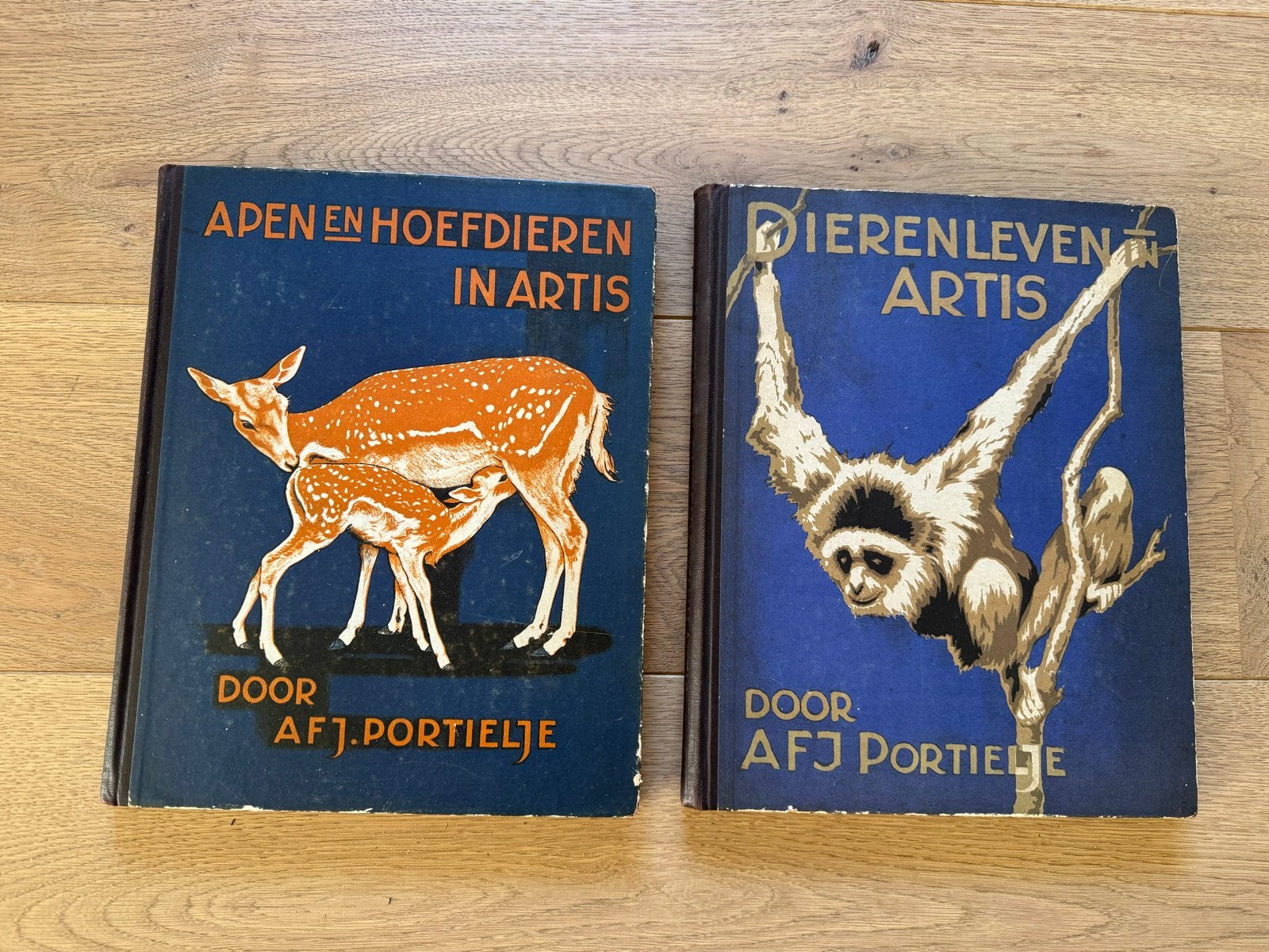 Vintage Verkade boek Apen en Hoefdieren in Artis, compleet, Ophalen of Verzenden, Gelezen, Natuur algemeen