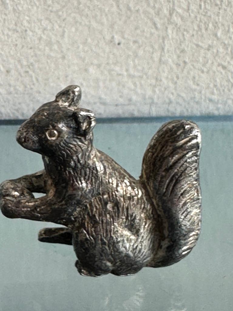 Oud verzilverd Eekhoorn beeldje 2.5 cm H, Ophalen of Verzenden
