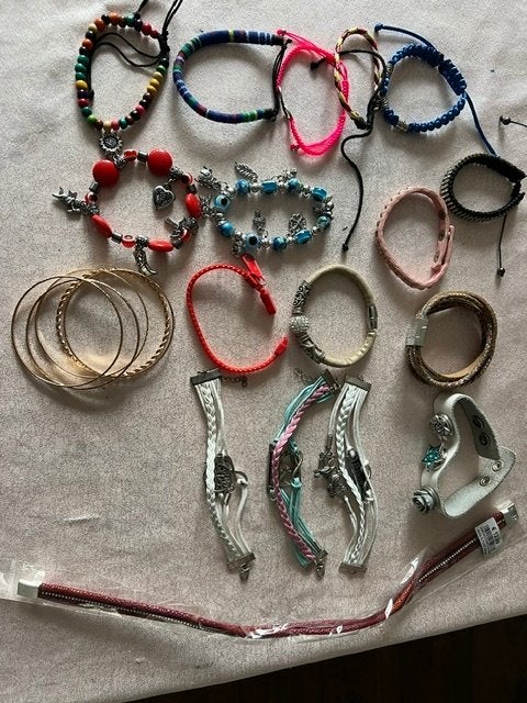 Armbandjes 23 stuks, Ophalen of Verzenden, Zo goed als nieuw