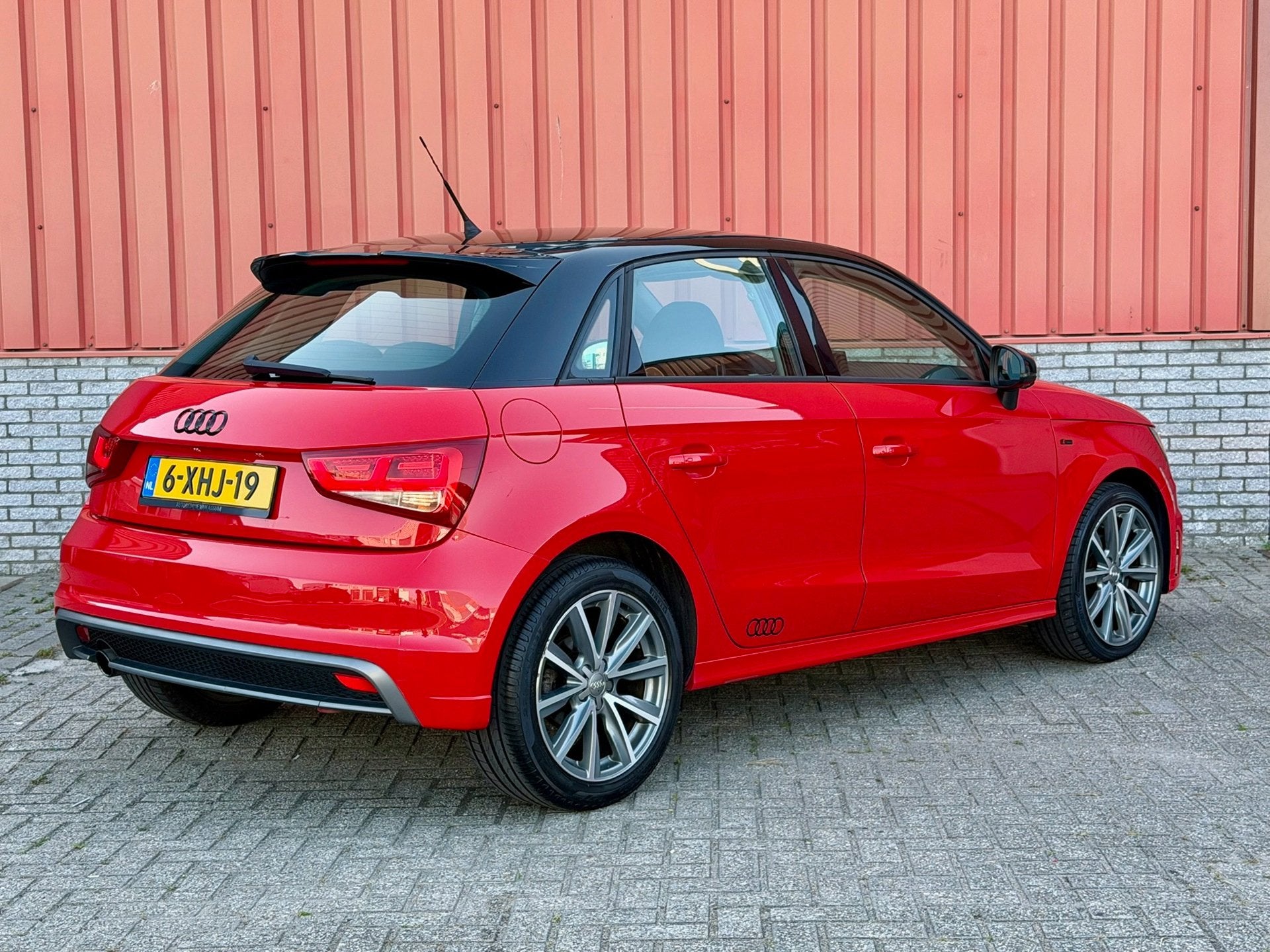 Audi A1 Sportback 1.2 TFSI S-Line Airco Cruise NAP BT Navi, Auto's, Voorwielaandrijving, Euro 5, Zwart, 4 cilinders