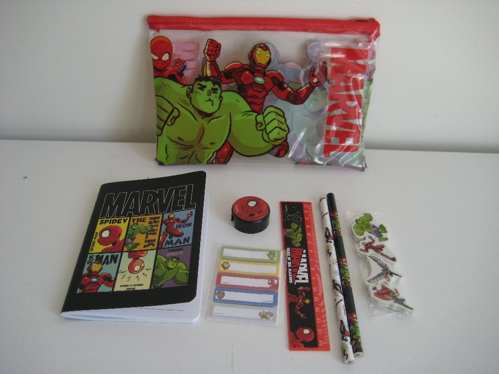 Marvel etui met potloden, gummen, liniaal, boekje NIEUW, Diversen, Schoolbenodigdheden, Ophalen of Verzenden, Nieuw