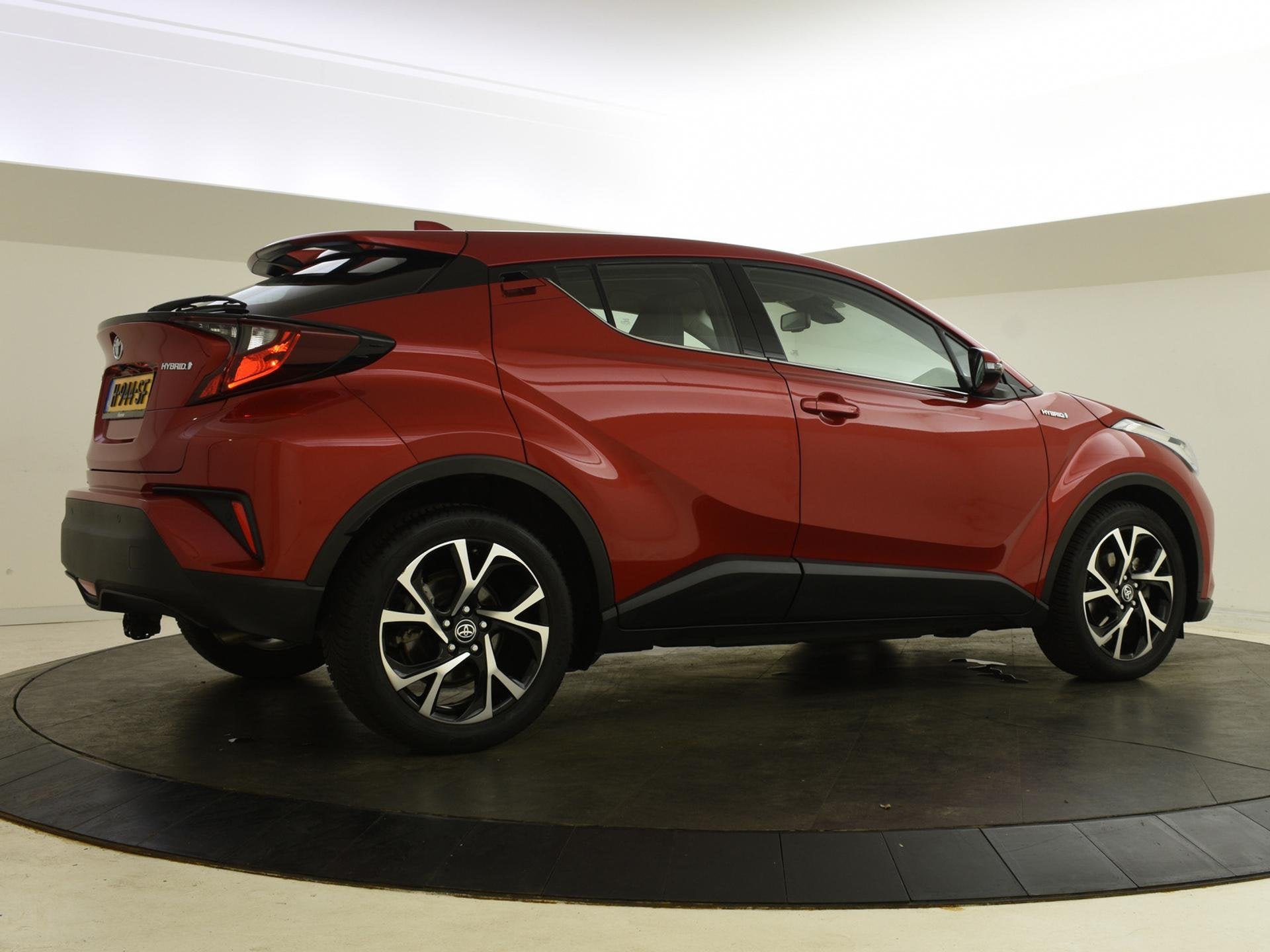 Toyota C-HR 1.8 Hybrid Dynamic | Trekhaak | Navigatie | Carp, Auto's, 12 maanden, Stof, Euro 6, 4 cilinders