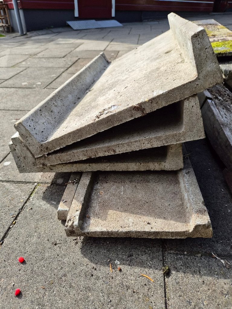 Gratis af te halen: betonnen elementen met opstaande rand, Tuin en Terras, Ophalen, Gebruikt, Overige typen, Minder dan 5 m²