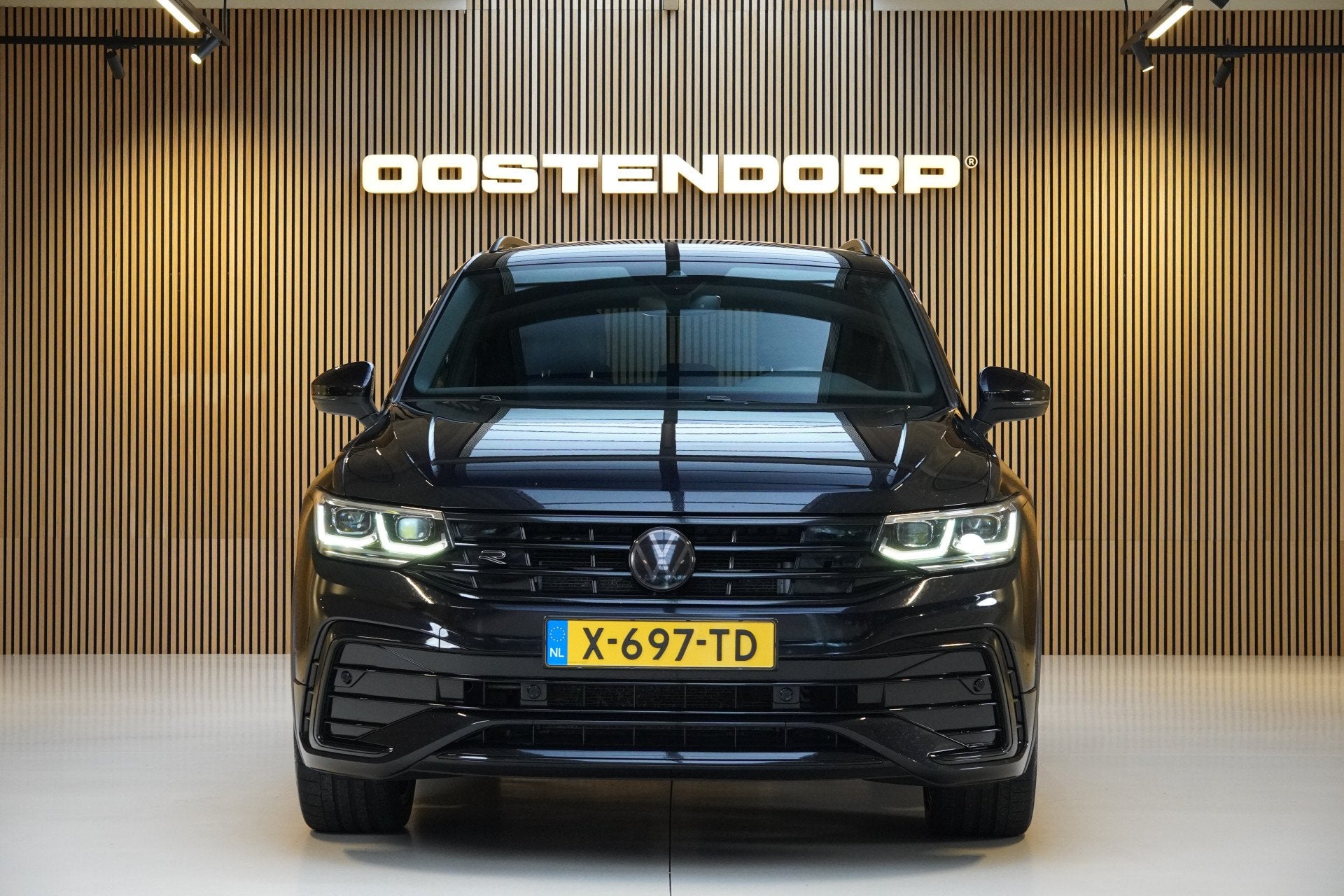 Volkswagen Tiguan 1.4TSI/245pk eHybrid R-Line Blackstyle|202, Auto's, 1716 kg, 4 cilinders, Leder en Stof, Zwart