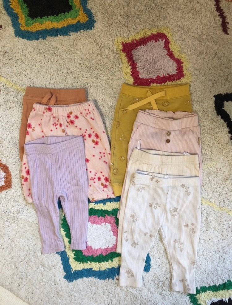 Meisjes broekjes met leuke kleurtjes maat 50/56, Kinderen en Baby's, Babykleding | Baby-kledingpakketten, Ophalen of Verzenden