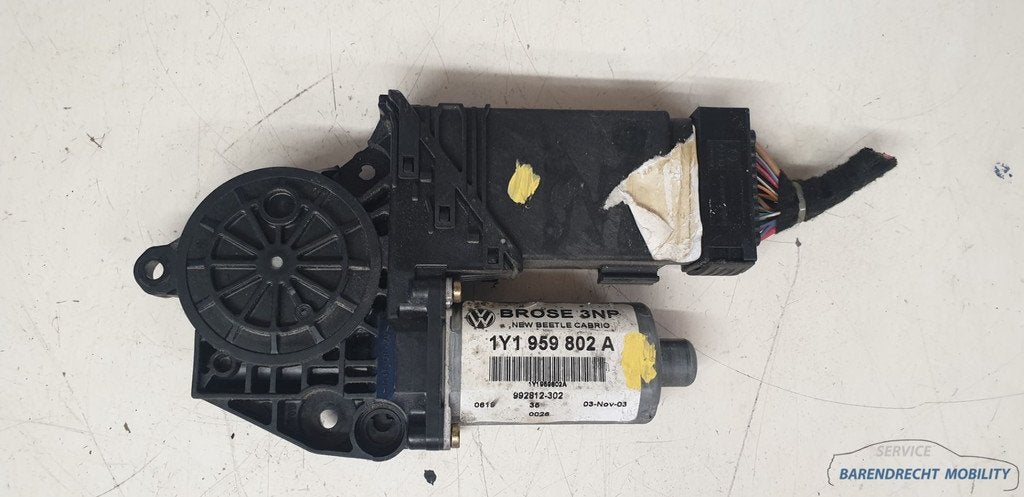 Raammotor Beetle cabrio VW rechts voor RV 1Y1959802A passagi, Auto-onderdelen, Gebruikt, Volkswagen, Volkswagen AG, Berliner Ring 2
38440  Wolfsburg, DE