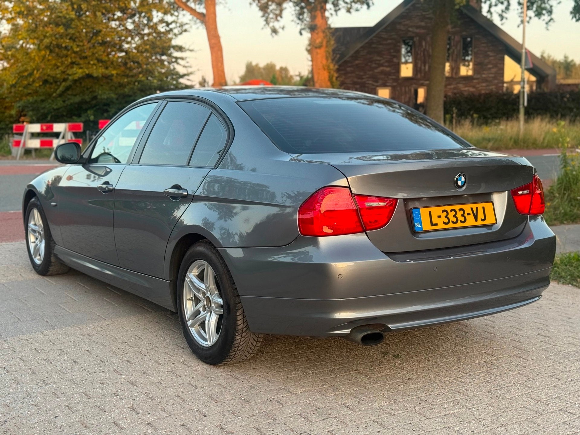 BMW 3-serie 320i Airco Cruise Half Leder Parkeer sensor, 4 cilinders, Leder en Stof, Bedrijf, Handgeschakeld