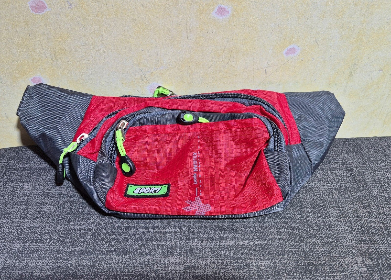 Gloednieuw Rood Heuptasje - Ideaal voor Festivals & Wandelen, Ophalen of Verzenden, Nieuw, Rood, Overige typen