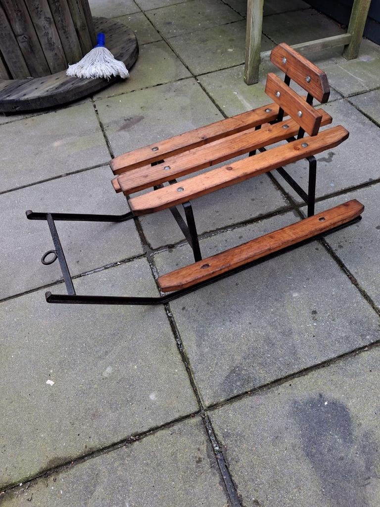 Vintage houten slee met rugleuning, Kinderen en Baby's, Speelgoed | Buiten | Sleeën, Ophalen of Verzenden