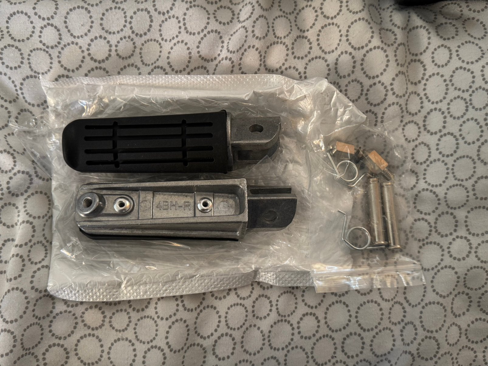 Yamaha Front Foot pegs FZ FZR XJ YZF TDM TDR FJR1300 BT1100, Motoren, Ophalen of Verzenden, Nieuw
