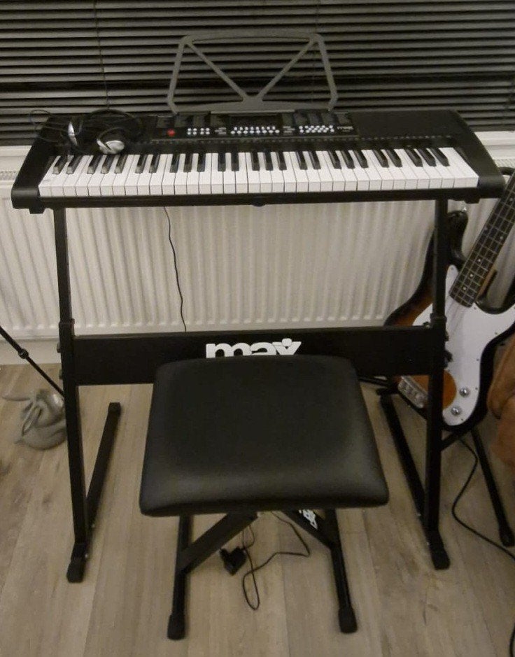 Max KB4 Keyboard met standaard, krukje en koptelefoon, Muziek en Instrumenten, Keyboards, 61 toetsen, Zo goed als nieuw, Met standaard