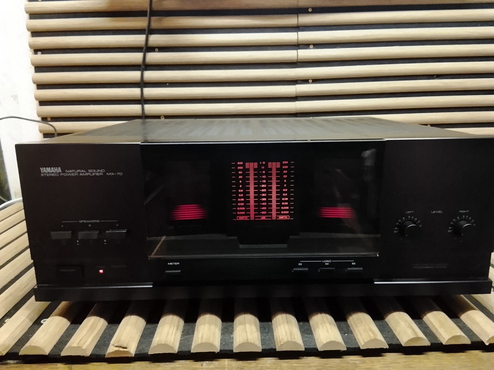 Yamaha MX-70 Natural Sound Stereo Eindversterker, Gebruikt, Yamaha, Ophalen of Verzenden, 120 watt of meer