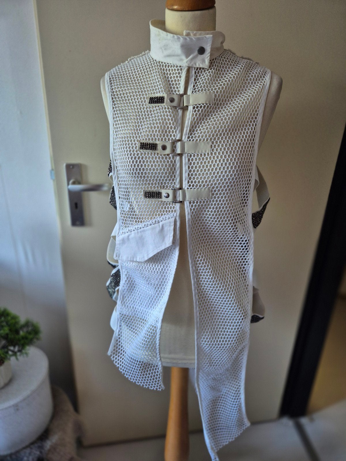 Ré-Design Wit Mesh Gilet met Studs & Strass (Maat M), Maat 38/40 (M), Wit, Ophalen of Verzenden, Zo goed als nieuw