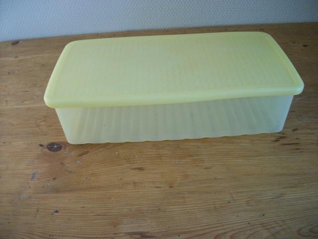 Tupperware  Voorraadbak ( lang 30, breed 15, hoog 8 cm ), Ophalen of Verzenden, Gebruikt, Overige typen