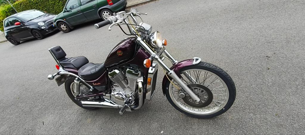 Suzuki intruder vs750 voor slechts 1599€, Motoren, Motoren | Suzuki, Particulier, Chopper