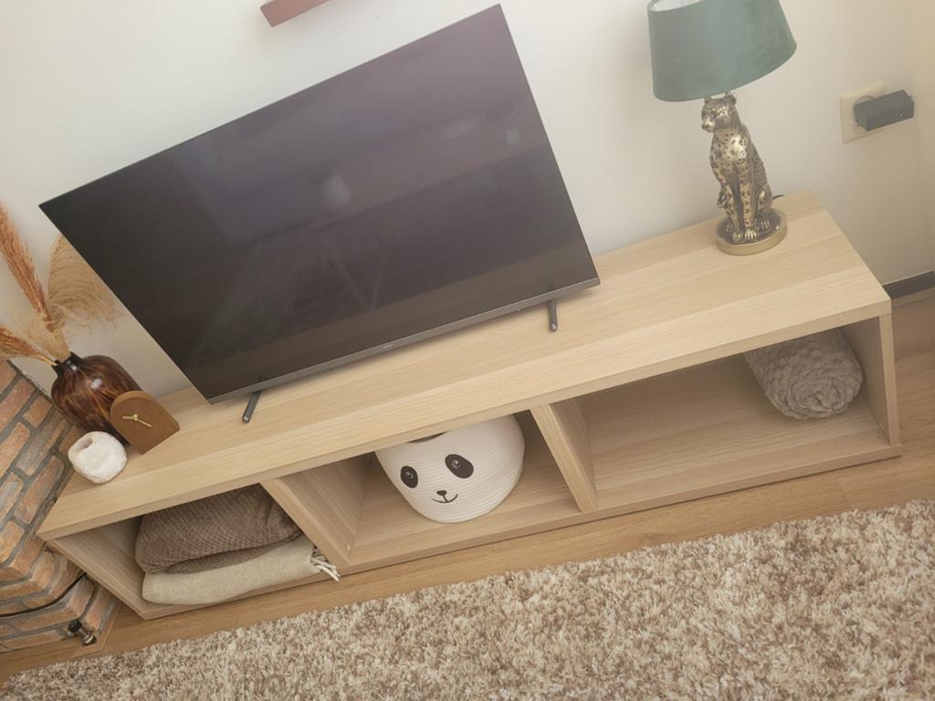 Tv meubel 30 euro. Kan opgehangen geworden., 150 tot 200 cm, Ophalen of Verzenden, Zo goed als nieuw, Minder dan 100 cm