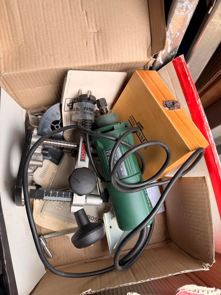 Bosch POF 500A bovenfrees, Ophalen of Verzenden, Zo goed als nieuw, Elektrisch, Bovenfrees