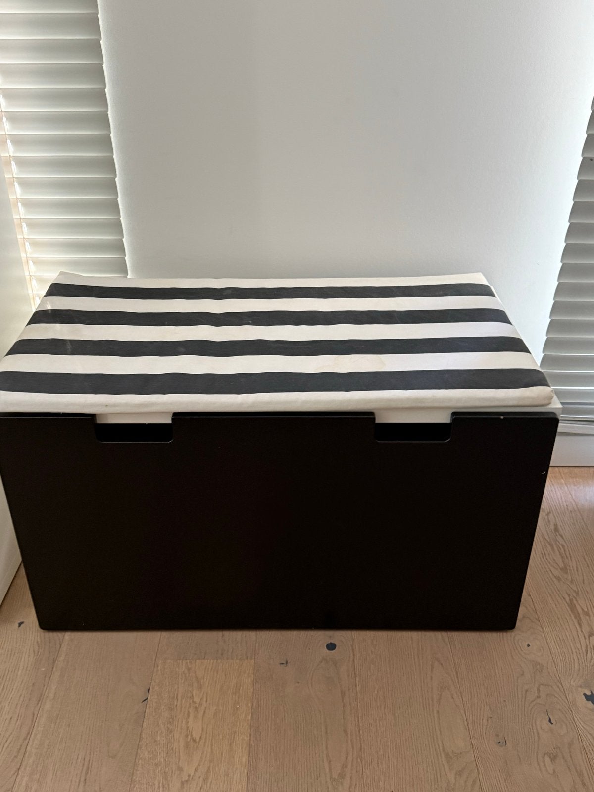 Ikea Smastad opbergbak / bank met zwartwit kussen, Ophalen, Zo goed als nieuw