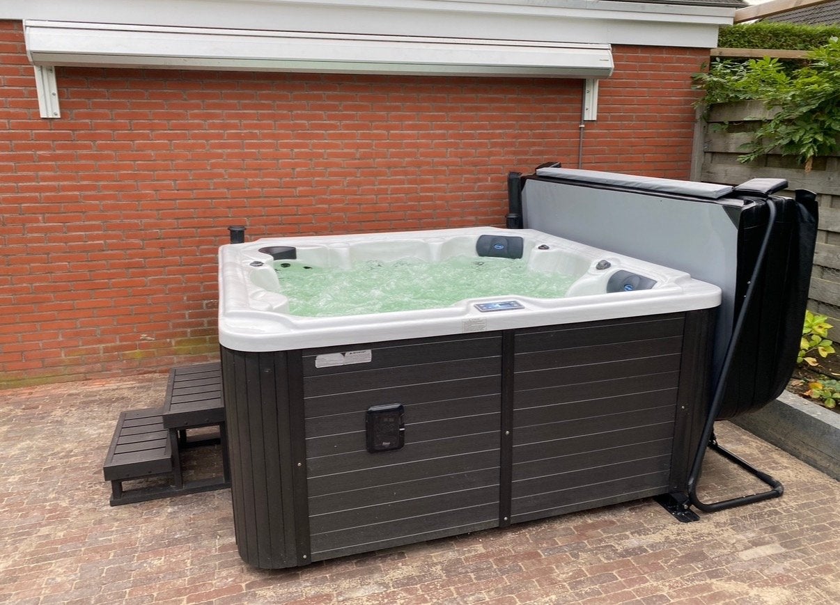 MN Wellness Spa/Jacuzzi 6 pers., Ophalen, Gebruikt, Afdekzeil, Vast