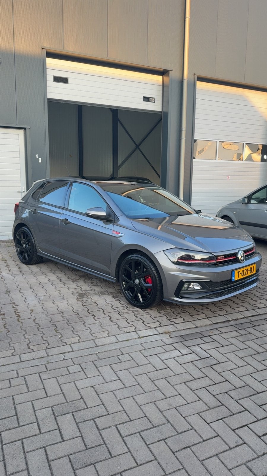 Volkswagen Polo 2.0 TSI 200pk 6-DSG 2019 Grijs, 4 cilinders, 1984 cc, 14 km/l, 1200 kg