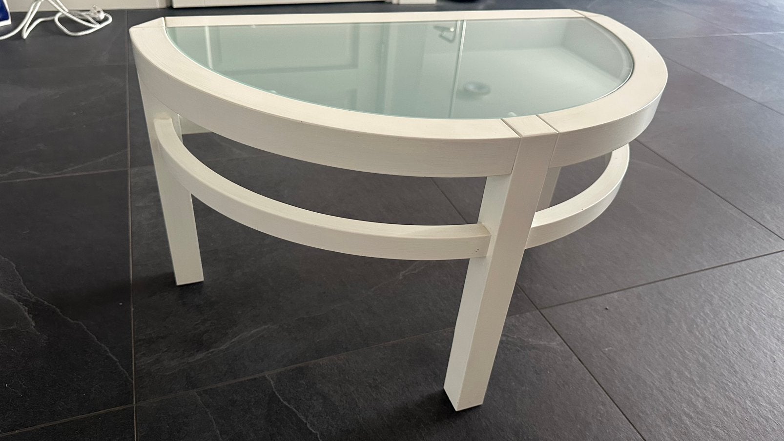 Mooi half rond tafeltje 68 cm bij 38 cm, Ophalen, Zo goed als nieuw, Rond, 50 tot 100 cm