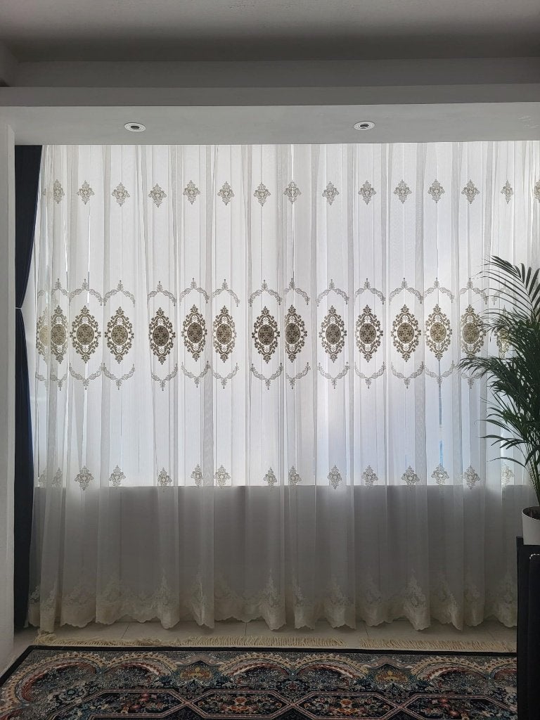 Te koop zeer mooie gordijnen / 2 stuks, Huis en Inrichting, Stoffering | Gordijnen en Lamellen, Ophalen, Zo goed als nieuw, Wit